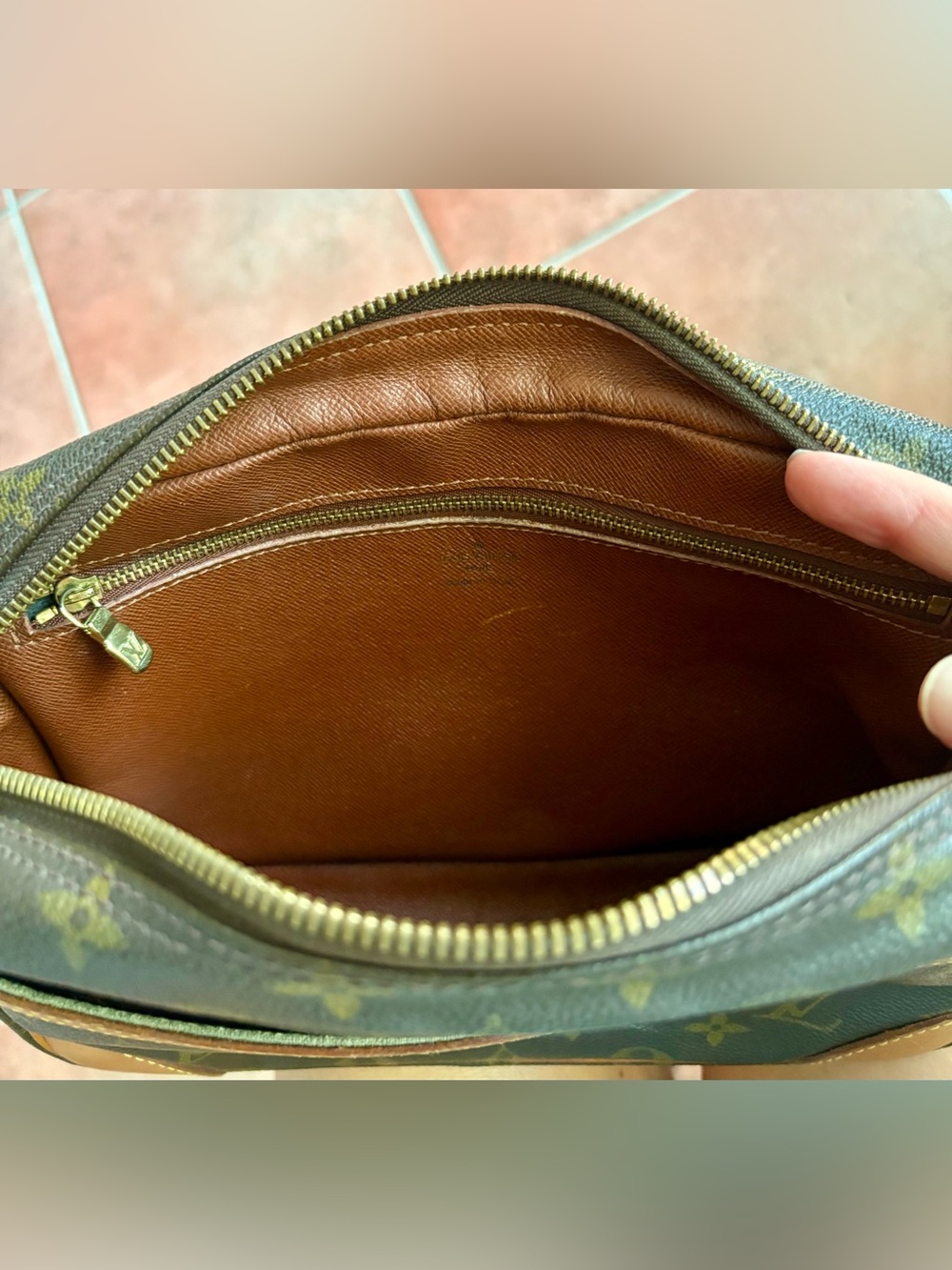 Louis Vuitton Trocadero 27 Shoulder Bag - Picture 7 of 10